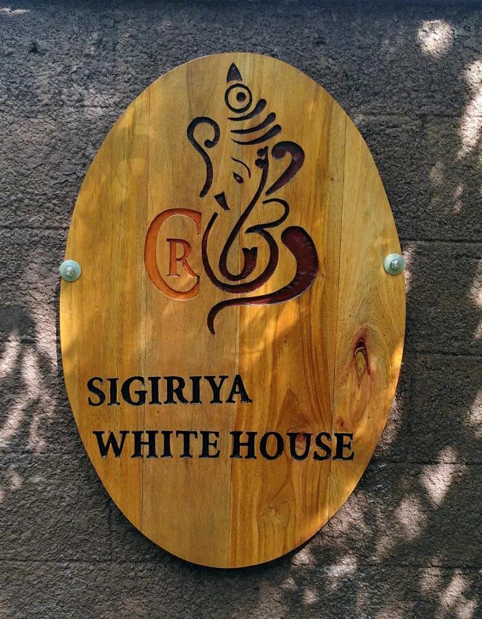 The Sigiriya White House Apartment ภายนอก รูปภาพ