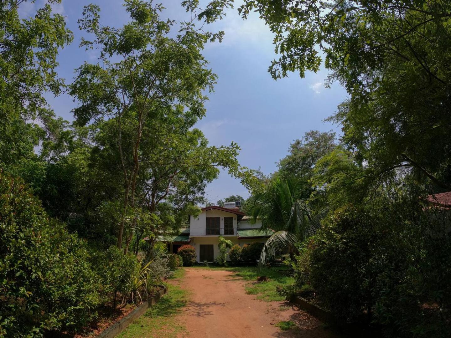 The Sigiriya White House Apartment ภายนอก รูปภาพ