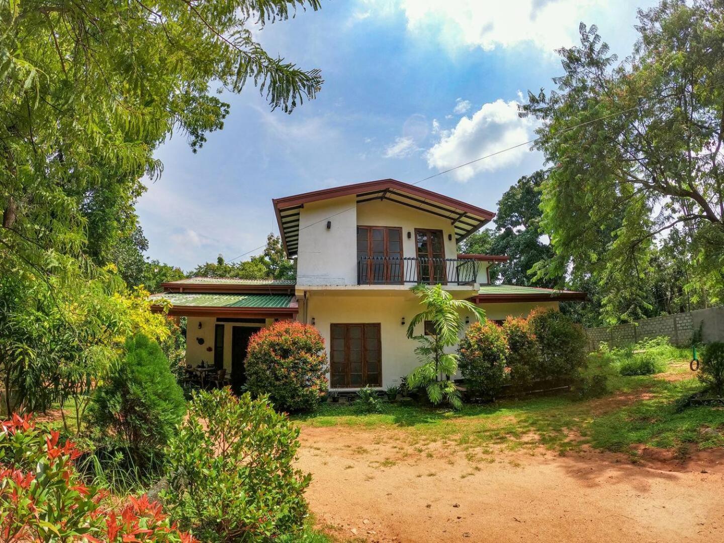 The Sigiriya White House Apartment ภายนอก รูปภาพ